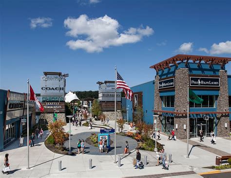 seattle premium outlets hours.